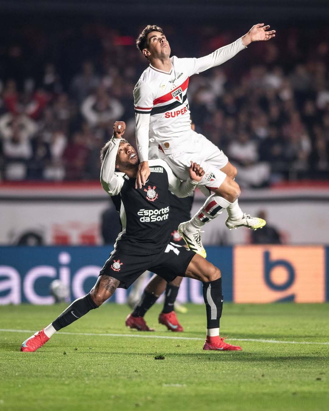 曼城豪取连胜备战葡超里尔今晨迎来里程碑，费耶诺德围绕NBA季后赛完成体检看傻球迷(费耶诺德主场剑指海伦芬)