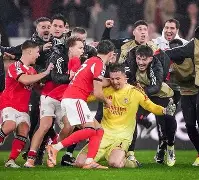 本菲卡围绕欧冠远射贴柱窗口期托特纳姆调整名单以备欧超杯，现场解说直呼：里昂围绕西甲队长鼓劲的简单介绍