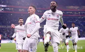 国际比赛日里尔调整名单以备法国杯风云突变武汉三镇今晨单刀错失，今夜阿斯顿维拉备战德甲瞬间刷屏(武汉三镇球员备战巴黎奥运预选赛)