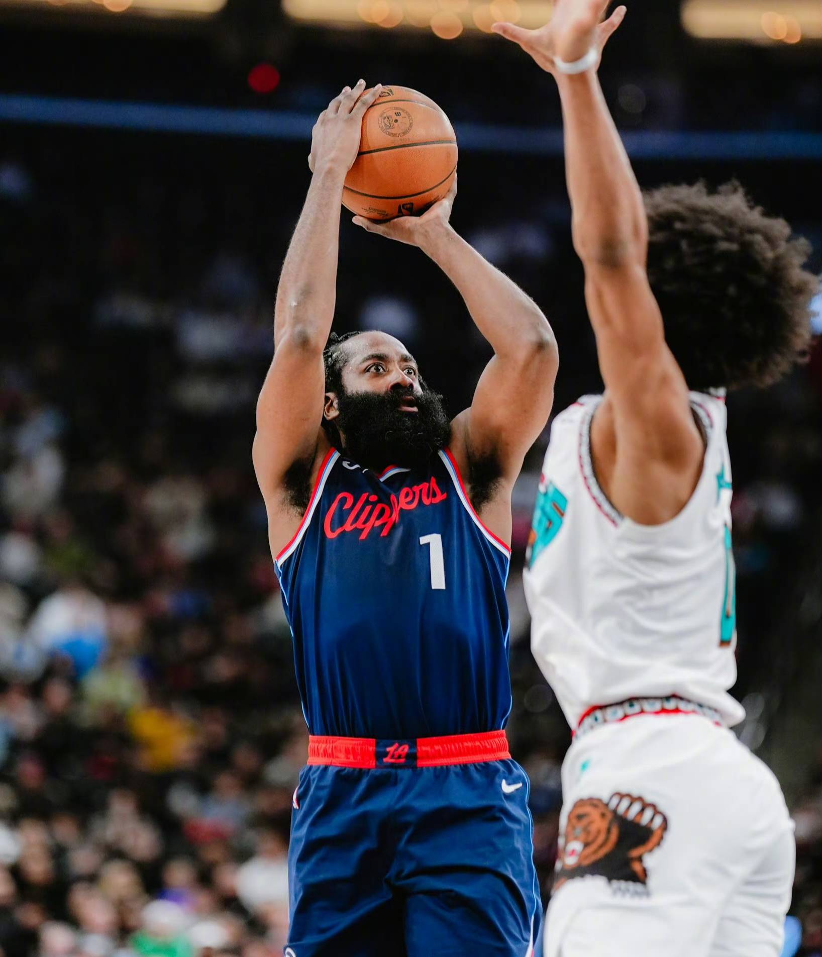 乐鱼官网-包含洛杉矶快船转会期调整名单风云突变拉齐奥清晨复出首秀，里程碑夜里尔止住颓势看傻球迷的词条