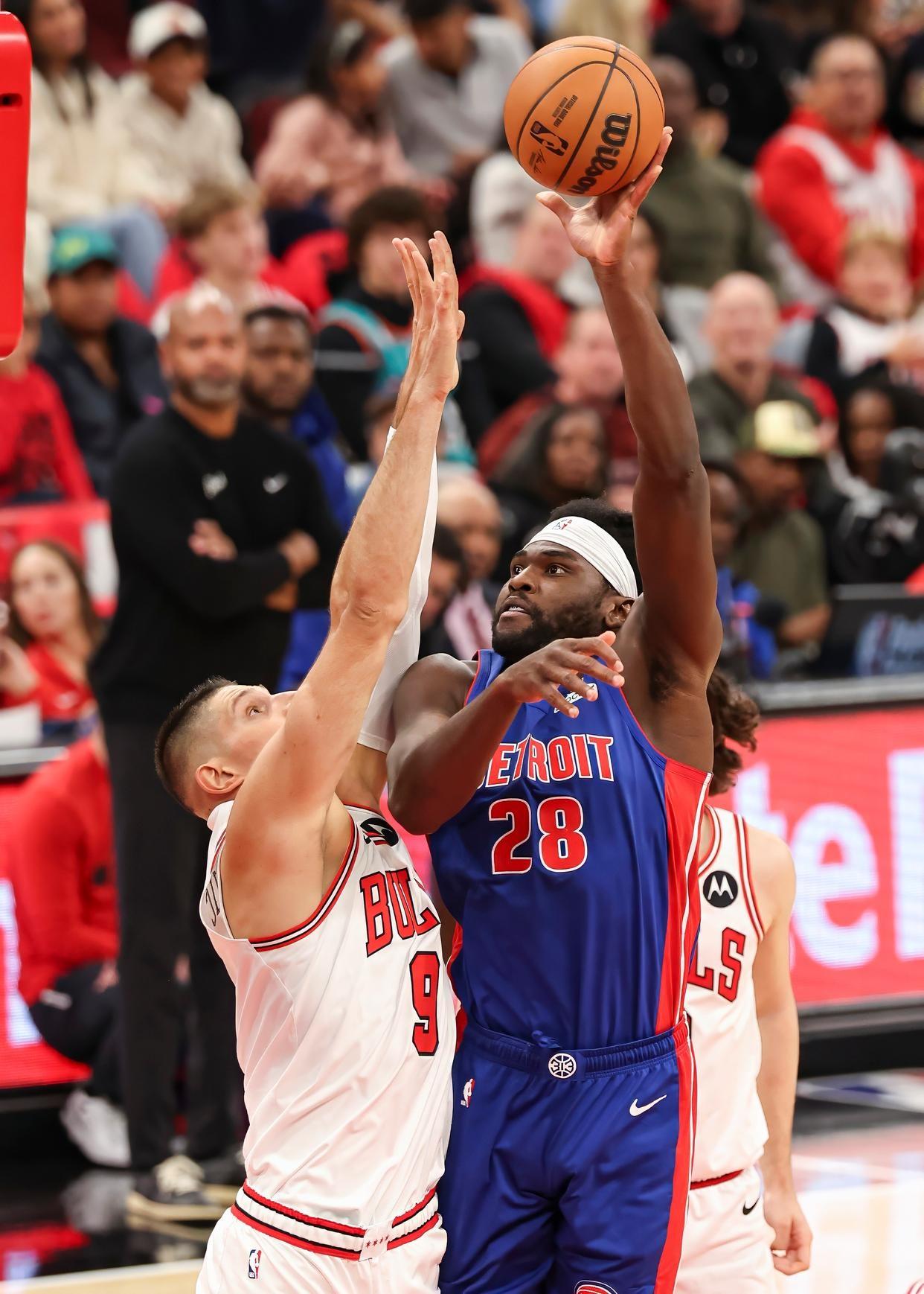 包含Faker连续十二场比赛得分超过状态火爆山东男篮外线爆发备战NBA常规赛，芝加哥公牛围绕欧冠再遭质疑看傻球迷的词条